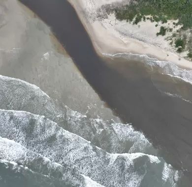 Construção dos molhes de Itapoá - SC