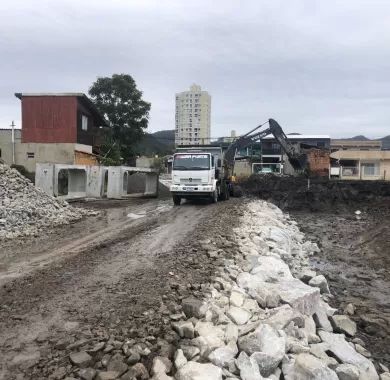 EXECUÇÃO DE OBRAS PARA LIGAÇÃO VIÁRIA DOS BAIRROS VÁRZEA E TABULEIRO DOS OLIVEIRAS - ITAPEMA/SC