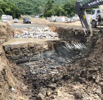 EXECUÇÃO DE OBRAS PARA LIGAÇÃO VIÁRIA DOS BAIRROS VÁRZEA E TABULEIRO DOS OLIVEIRAS - ITAPEMA/SC