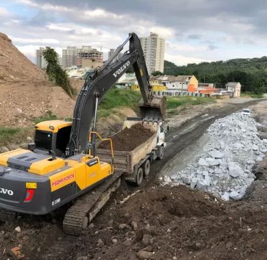 EXECUÇÃO DE OBRAS PARA LIGAÇÃO VIÁRIA DOS BAIRROS VÁRZEA E TABULEIRO DOS OLIVEIRAS - ITAPEMA/SC