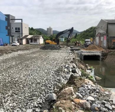 EXECUÇÃO DE OBRAS PARA LIGAÇÃO VIÁRIA DOS BAIRROS VÁRZEA E TABULEIRO DOS OLIVEIRAS - ITAPEMA/SC