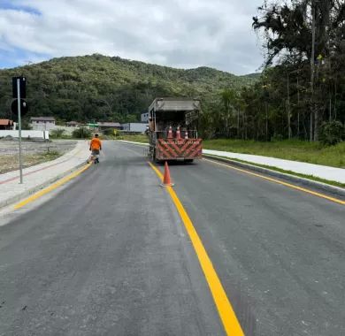 EXECUÇÃO DE OBRAS PARA LIGAÇÃO VIÁRIA DOS BAIRROS VÁRZEA E TABULEIRO DOS OLIVEIRAS - ITAPEMA/SC