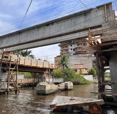 EXECUÇÃO DE PONTE EM CONCRETO ARMADO SOBRE O RIO PEREQUÊ, AVENIDA NEREU RAMOS, Itapema/SC