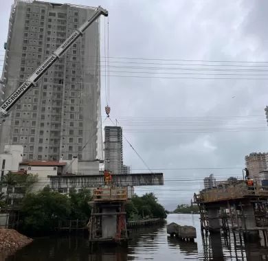 EXECUÇÃO DE PONTE EM CONCRETO ARMADO SOBRE O RIO PEREQUÊ, AVENIDA NEREU RAMOS, Itapema/SC