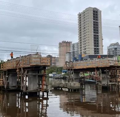 EXECUÇÃO DE PONTE EM CONCRETO ARMADO SOBRE O RIO PEREQUÊ, AVENIDA NEREU RAMOS, Itapema/SC