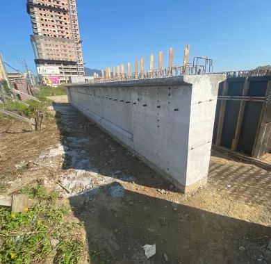 EXECUÇÃO DE PONTE EM CONCRETO ARMADO SOBRE O RIO PEREQUÊ, AVENIDA NEREU RAMOS, Itapema/SC