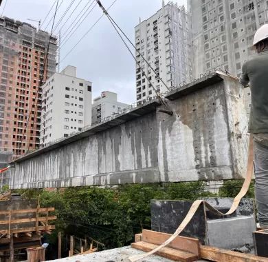 EXECUÇÃO DE PONTE EM CONCRETO ARMADO SOBRE O RIO PEREQUÊ, AVENIDA NEREU RAMOS, Itapema/SC