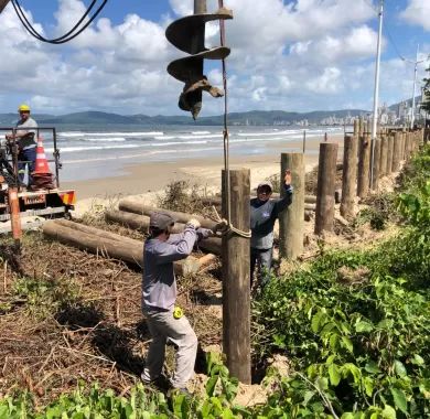 IMPLANTAÇÃO DE PASSARELAS NA ORLA DO MORRETES (ENTRE AS RUAS 165 E 205) - ITAPEMA/SC