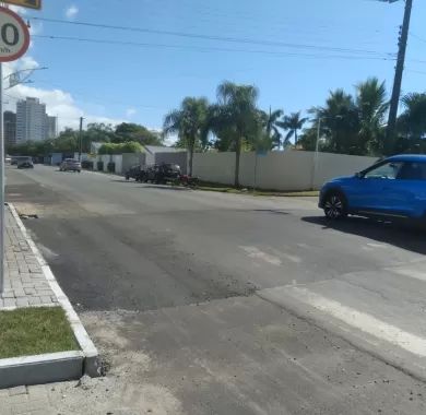 Obra de pavimentação asfáltica, adequação de drenagem pluvial e sinalização viária da Rua Flávio José Zandavalli (Rua 2400), localizada no bairro Centro – Balneário Piçarras/SC