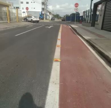 Obra de pavimentação asfáltica, adequação de drenagem pluvial e sinalização viária da Rua Flávio José Zandavalli (Rua 2400), localizada no bairro Centro – Balneário Piçarras/SC