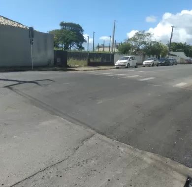 Obra de pavimentação asfáltica, adequação de drenagem pluvial e sinalização viária da Rua Flávio José Zandavalli (Rua 2400), localizada no bairro Centro – Balneário Piçarras/SC