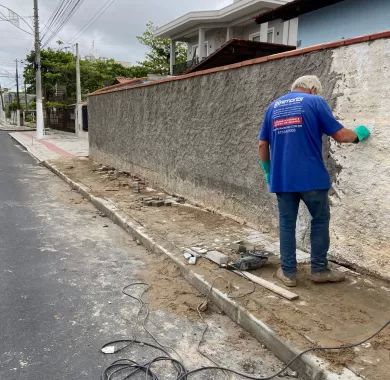 obra de pavimentação asfáltica, drenagem pluvial, ciclofaixa, calçadas e sinalização viária na Avenida Emanuel Pinto - Balneário Piçarras/SC