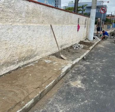 obra de pavimentação asfáltica, drenagem pluvial, ciclofaixa, calçadas e sinalização viária na Avenida Emanuel Pinto - Balneário Piçarras/SC