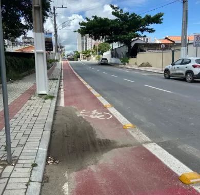 obra de pavimentação asfáltica, drenagem pluvial, ciclofaixa, calçadas e sinalização viária na Avenida Emanuel Pinto - Balneário Piçarras/SC