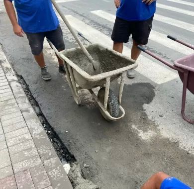 obra de pavimentação asfáltica, drenagem pluvial, ciclofaixa, calçadas e sinalização viária na Avenida Emanuel Pinto - Balneário Piçarras/SC