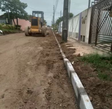 Obra de pavimentação em lajota, drenagem pluvial e sinalização viária da Rua Santa Catarina, no bairro Itacolomi, Balneário Piçarras/SC