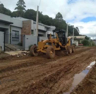 Obra de pavimentação em lajota, drenagem pluvial e sinalização viária da Rua Santa Catarina, no bairro Itacolomi, Balneário Piçarras/SC