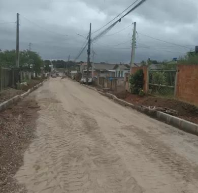 Obra de pavimentação em lajota, drenagem pluvial e sinalização viária da Rua Santa Catarina, no bairro Itacolomi, Balneário Piçarras/SC