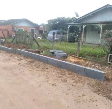 Obra de pavimentação em lajota, drenagem pluvial e sinalização viária da Rua Santa Catarina, no bairro Itacolomi, Balneário Piçarras/SC