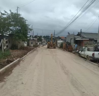 Obra de pavimentação em lajota, drenagem pluvial e sinalização viária da Rua Santa Catarina, no bairro Itacolomi, Balneário Piçarras/SC