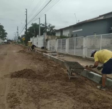 Obra de pavimentação em lajota, drenagem pluvial e sinalização viária da Rua Santa Catarina, no bairro Itacolomi, Balneário Piçarras/SC