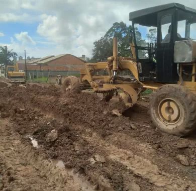 Obra de pavimentação em lajota, drenagem pluvial e sinalização viária da Rua Santa Catarina, no bairro Itacolomi, Balneário Piçarras/SC