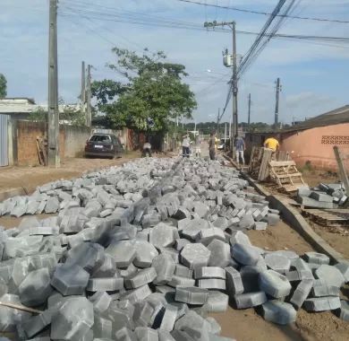 Obra de pavimentação em lajota, drenagem pluvial e sinalização viária das Ruas Santa Luzia e Ilhota, no bairro Itacolomi, Balneário Piçarras/SC