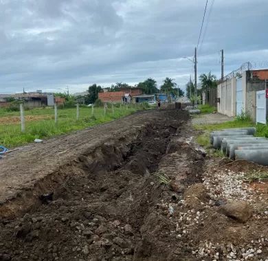 Obra de pavimentação em lajota, drenagem pluvial e sinalização viária das Ruas Santa Luzia e Ilhota, no bairro Itacolomi, Balneário Piçarras/SC