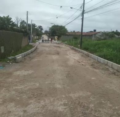 Obra de pavimentação em lajota, drenagem pluvial e sinalização viária das Ruas Santa Luzia e Ilhota, no bairro Itacolomi, Balneário Piçarras/SC