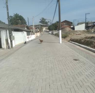 obra de pavimentação em paver, drenagem pluvial e sinalização viária da Rua Rancho Caboclo – Bairro Santo Antônio, Balneário Piçarras/SC