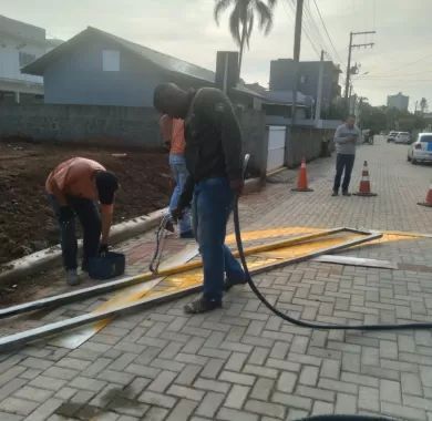 obra de pavimentação em paver, drenagem pluvial e sinalização viária da Rua Rancho Caboclo – Bairro Santo Antônio, Balneário Piçarras/SC