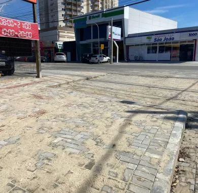 obra de pavimentação em paver e sinalização viária da Servidão de Acesso à Câmara de Vereadores do município de Balneário Piçarras/SC