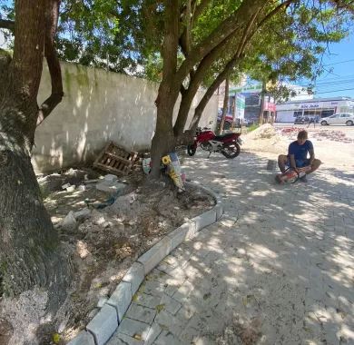 obra de pavimentação em paver e sinalização viária da Servidão de Acesso à Câmara de Vereadores do município de Balneário Piçarras/SC