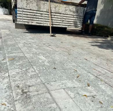 obra de pavimentação em paver e sinalização viária da Servidão de Acesso à Câmara de Vereadores do município de Balneário Piçarras/SC