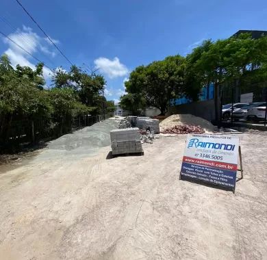 obra de pavimentação em paver e sinalização viária da Servidão de Acesso à Câmara de Vereadores do município de Balneário Piçarras/SC