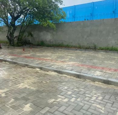 obra de pavimentação em paver e sinalização viária da Servidão de Acesso à Câmara de Vereadores do município de Balneário Piçarras/SC