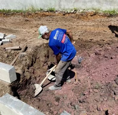 obra de pavimentação em paver e sinalização viária da Servidão de Acesso à Câmara de Vereadores do município de Balneário Piçarras/SC