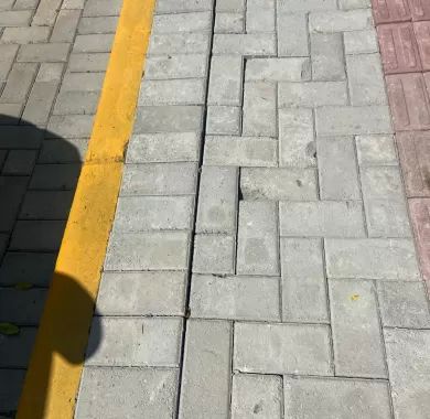 obra de pavimentação em paver e sinalização viária da Servidão de Acesso à Câmara de Vereadores do município de Balneário Piçarras/SC