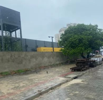 obra de pavimentação em paver e sinalização viária da Servidão de Acesso à Câmara de Vereadores do município de Balneário Piçarras/SC