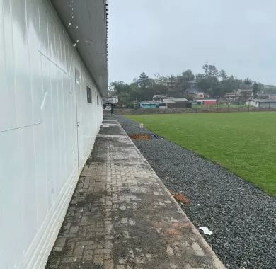 obra de revitalização e modernização do Campo de Futebol Municipal Quinca Ludo em Balneário Piçarras/SC