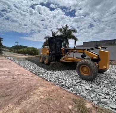 Obra de pavimentação asfáltica, drenagem pluvial e sinalização viária da Estrada Geral da Lagoa, Balneário Piçarras-SC.