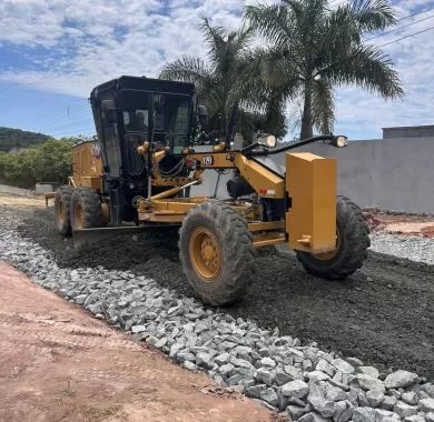 Obra de pavimentação asfáltica, drenagem pluvial e sinalização viária da Estrada Geral da Lagoa, Balneário Piçarras-SC.