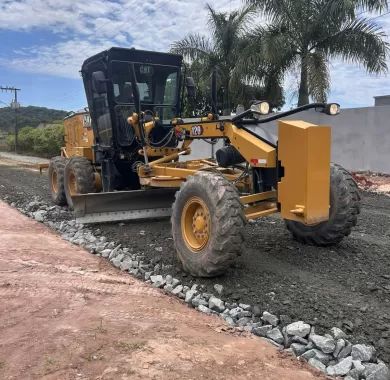 Obra de pavimentação asfáltica, drenagem pluvial e sinalização viária da Estrada Geral da Lagoa, Balneário Piçarras-SC.