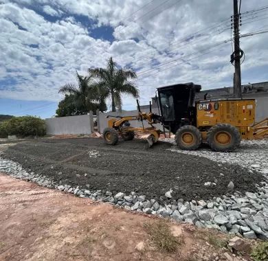 Obra de pavimentação asfáltica, drenagem pluvial e sinalização viária da Estrada Geral da Lagoa, Balneário Piçarras-SC.