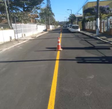 obras de pavimentação asfáltica e sinalização viária da Rua Nackle Francisco (Rua 450), localizada no bairro Centro, Balneário Piçarras/SC