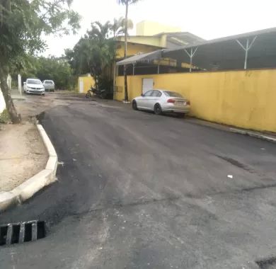 obras de pavimentação asfáltica e sinalização viária da Rua Nackle Francisco (Rua 450), localizada no bairro Centro, Balneário Piçarras/SC