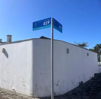 obras de pavimentação asfáltica e sinalização viária da Rua Nackle Francisco (Rua 450), localizada no bairro Centro, Balneário Piçarras/SC