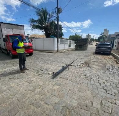 obras de pavimentação asfáltica e sinalização viária da Rua Nackle Francisco (Rua 450), localizada no bairro Centro, Balneário Piçarras/SC