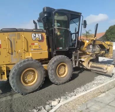 obras de pavimentação asfáltica e sinalização viária da Rua Nackle Francisco (Rua 450), localizada no bairro Centro, Balneário Piçarras/SC