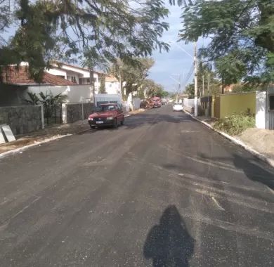 obras de pavimentação asfáltica e sinalização viária da Rua Nackle Francisco (Rua 450), localizada no bairro Centro, Balneário Piçarras/SC